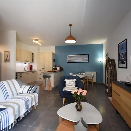 Apartment - T3 Calme Et Spacieux Avec Jardin Et Parking, Proche Port Et - Fr-1-420-49