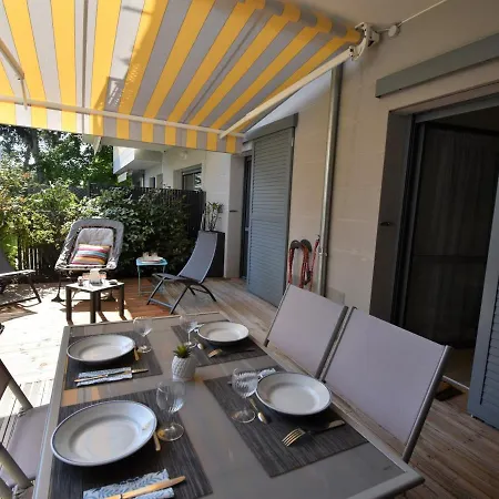 Apartment - T3 Calme Et Spacieux Avec Jardin Et Parking, Proche Port Et - Fr-1-420-49